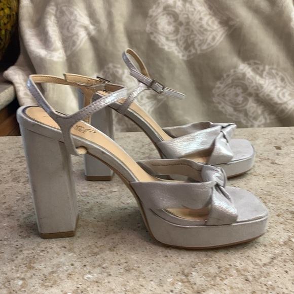 Jewel Badgley Mischka Valencia Platform Heels Size 7.5 - Picture 6 of 9